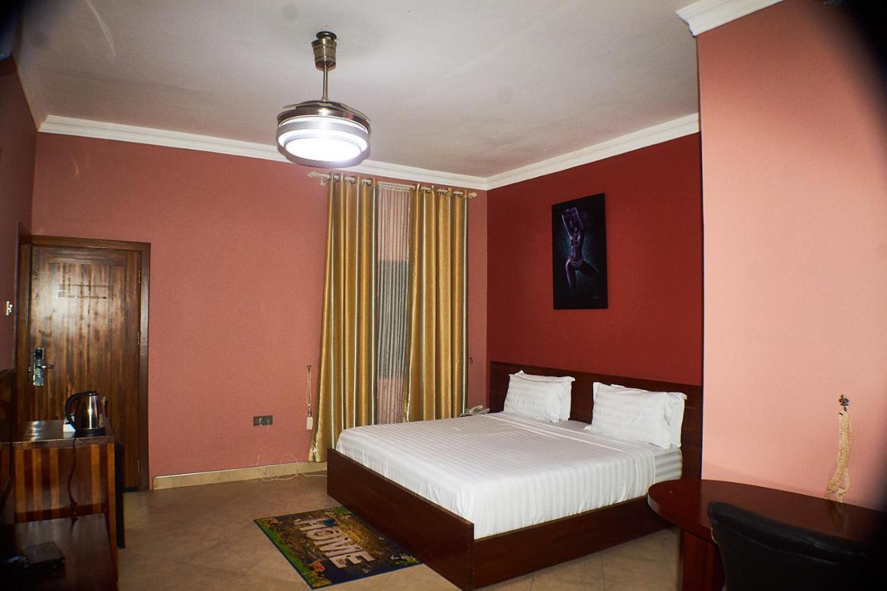 Triple Hill Hotel Weija Exterior foto